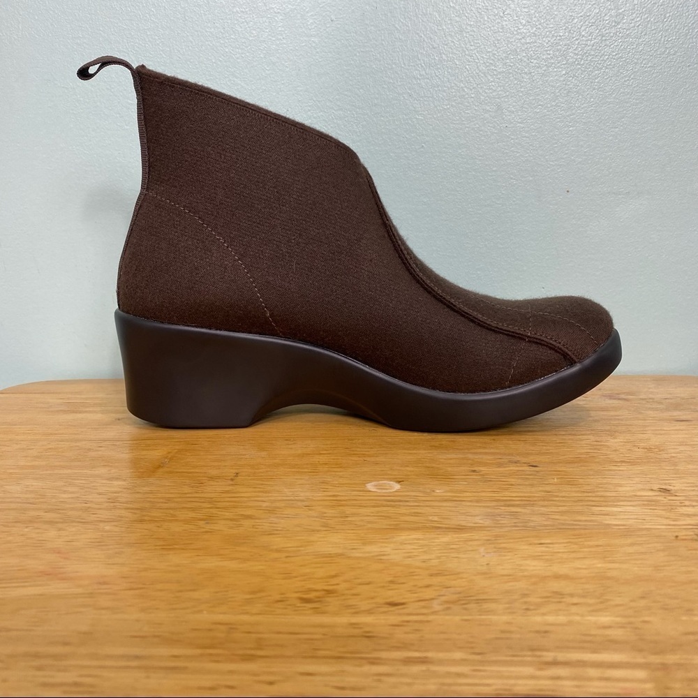 Alegria Nadya Womens Fleece Shoes Mocha Sz 40
